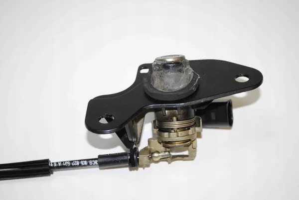 Bagagelås VW JETTA III 2.0L 2006 4F5827505C image 3