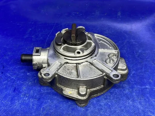 Imupumppu Audi A6 C6 A4 B7 3.2 FSI OEM 06E145100T image 2