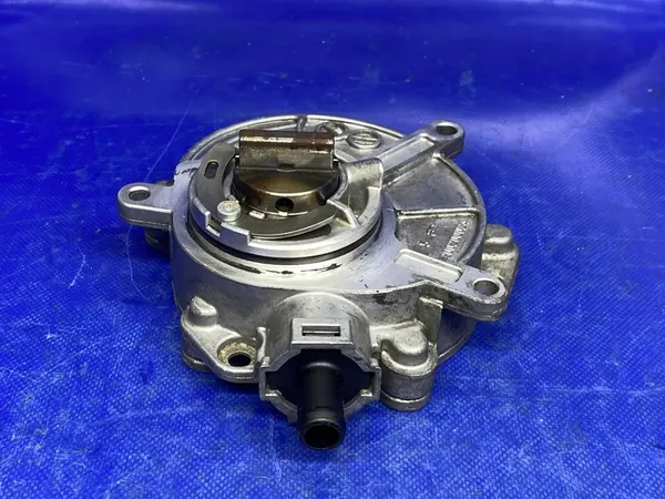 Imupumppu Audi A6 C6 A4 B7 3.2 FSI OEM 06E145100T image 3