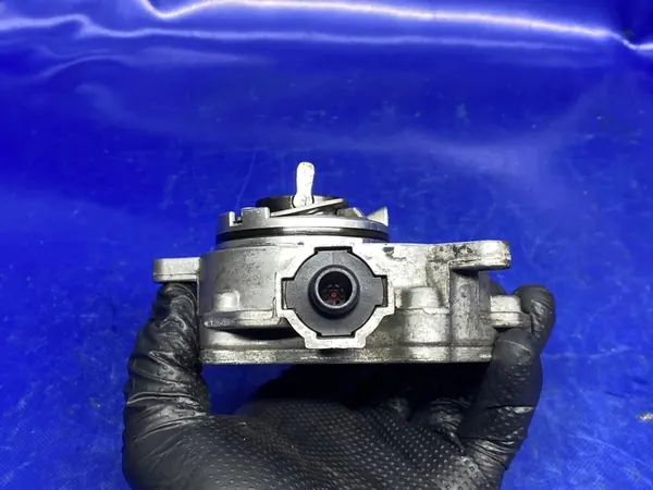 Imupumppu Audi A6 C6 A4 B7 3.2 FSI OEM 06E145100T image 5