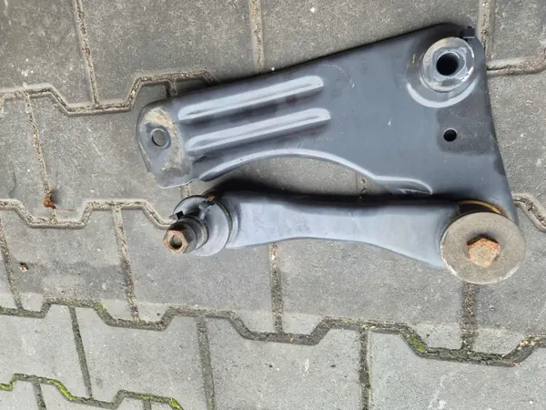 Suporte suspensão cabina Scania OEM 2569452 / 2402503 image 3