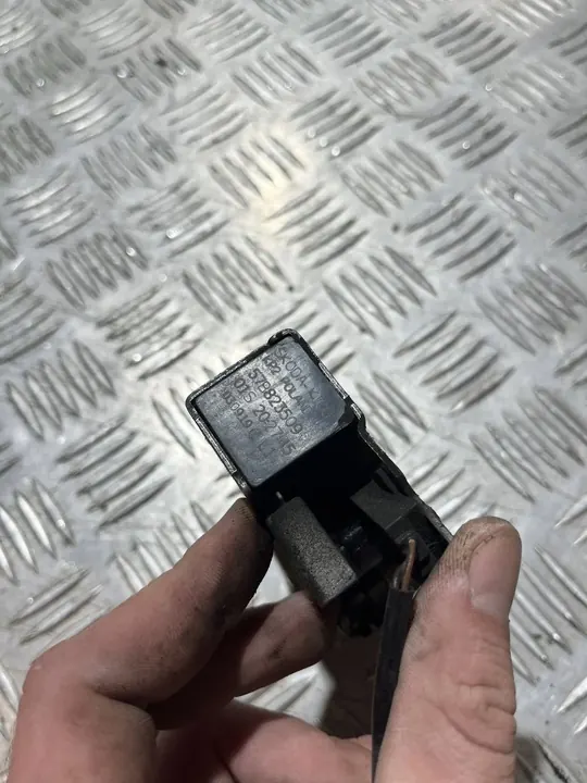 Skoda OE 57B823509 motorhuvudlås image 2