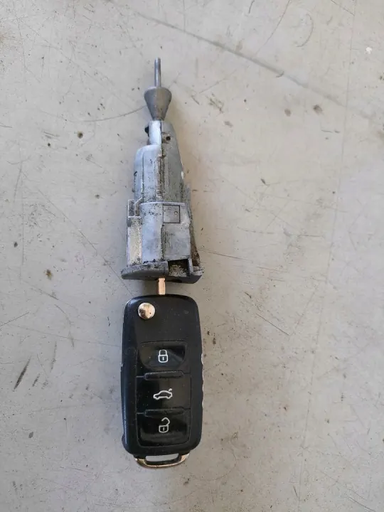 VW TIGUAN WKŁADKA ZAMKA KLUCZ - Gebruikte OE-slotsleutel image 2