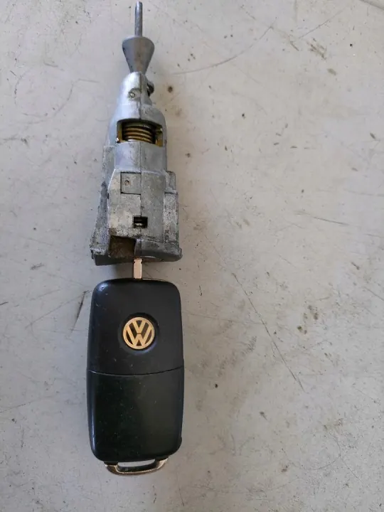 VW TIGUAN WKŁADKA ZAMKA KLUCZ - Gebruikte OE-slotsleutel image 4