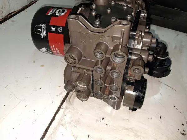 Válvula secadora de ar OEM 24148272 para Renault Gama image 4