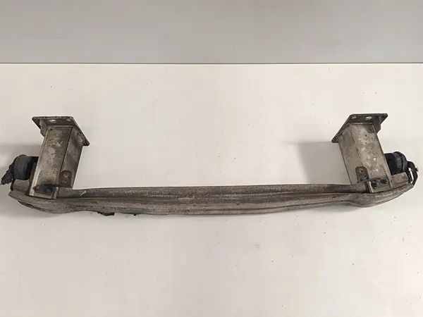 AUDI A4 B8 Etupuskuri Vahvistus 8K0807113D image 2