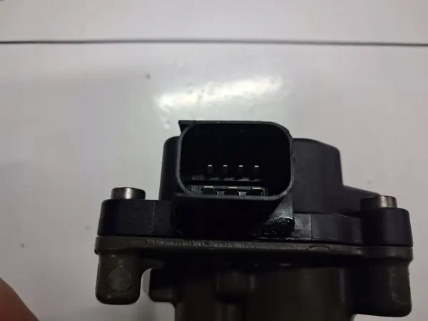 Válvula EBS usada OEM 23166657 para remolques Volvo FH/FM image 3