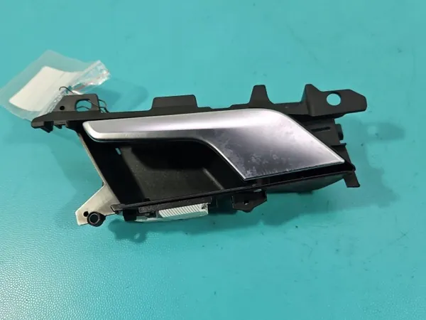 Poignée intérieure gauche arrière OEM 8W0839019A Audi image 3
