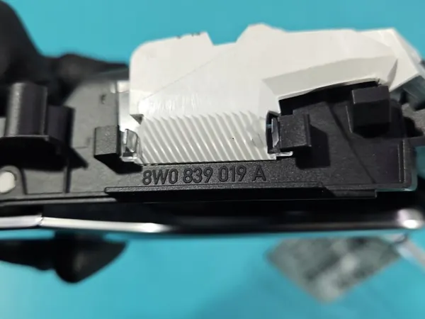 Poignée intérieure gauche arrière OEM 8W0839019A Audi image 6