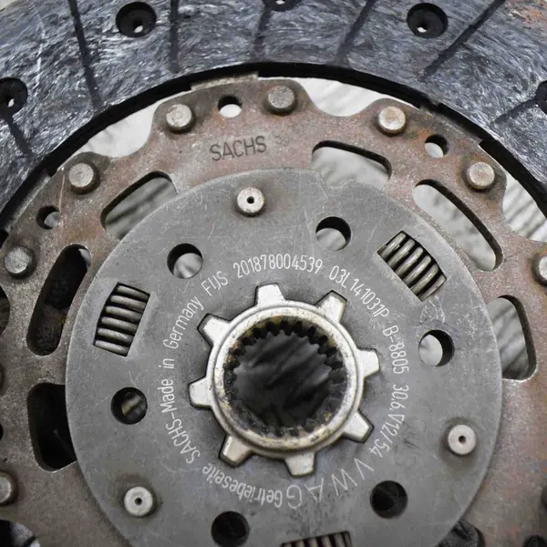 Kit de embreagem Audi Q3 2.0L 2012 OEM 03L141031P image 7