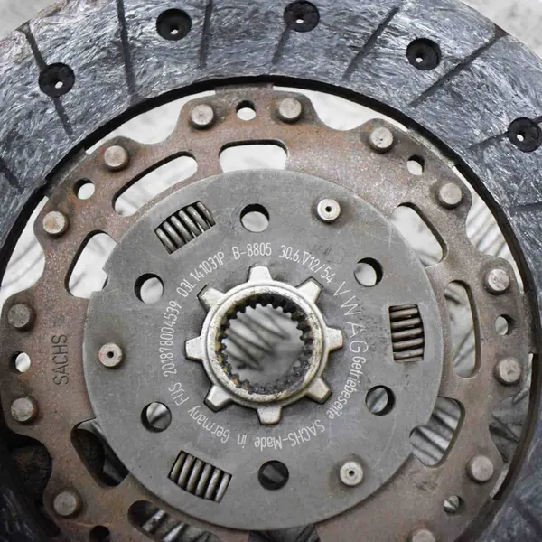 Kit de embreagem Audi Q3 2.0L 2012 OEM 03L141031P image 8