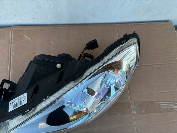 VOLVO S60/V60 2010-2013 Vasemmanpuoleinen Ajovalaisin image 8