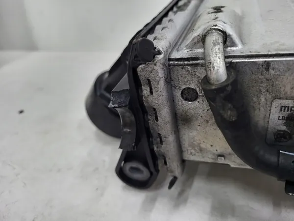Mercedes Ladeluftkühler OEM A6540904601 - Gebraucht image 3