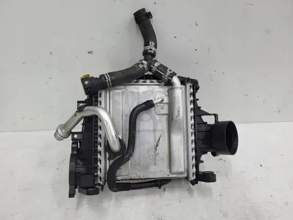 Mercedes Ladeluftkühler OEM A6540904601 - Gebraucht image 5