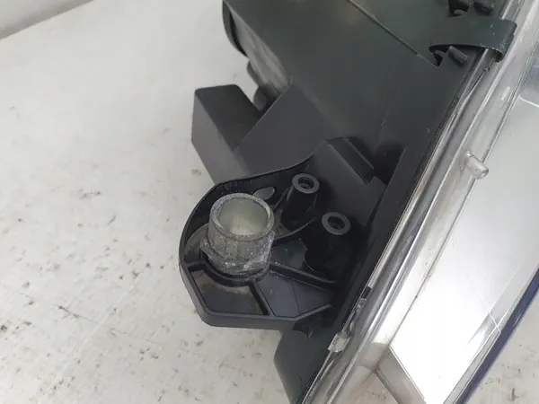 Linker Bi-Xenon Koplamp Mercedes C-Klasse W204 07-11 A2048202959 image 6