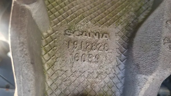 Soporte de cabina Scania OEM 1912828 - Usado image 3