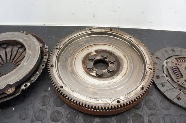 Embreagem AUDI A1 8X 1.6 TDI 03L141016K image 3