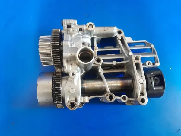 Bomba de aceite Ford OE JX6G-6A305-AB - Estado usado image 2