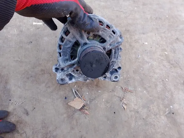 Vaihtovirtageneraattori Volkswagen 2.0 TDI OE 03L903017E image 2