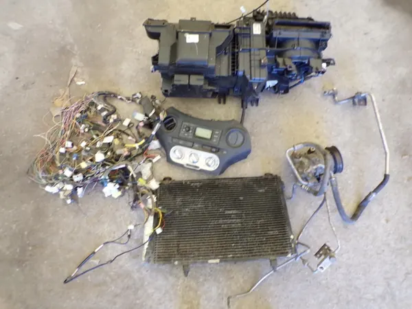 Système AC Toyota Yaris 1 OEM KOMPLETNY UKŁAD image 2