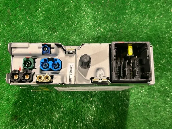 Käytetty radio OEM 9833438380 Peugeotille image 3