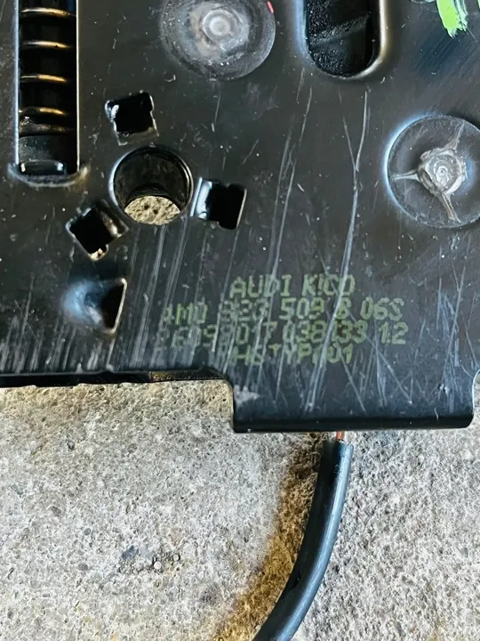 Cerradura de capó AUDI Q7 II 4MO 4M0823509B image 2