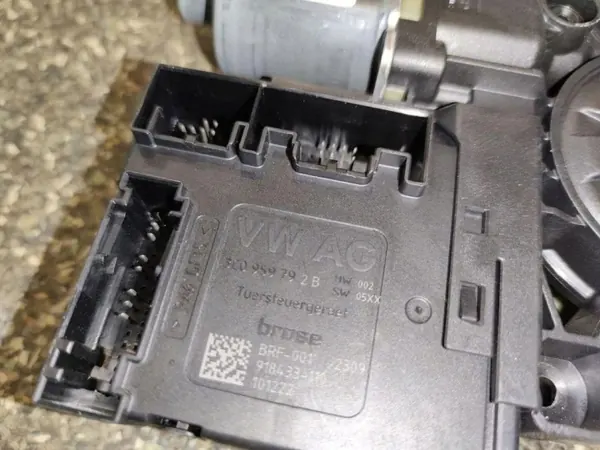 OEM 3AA959702 Vänster framdörrs fönstermotor VW Passat image 3