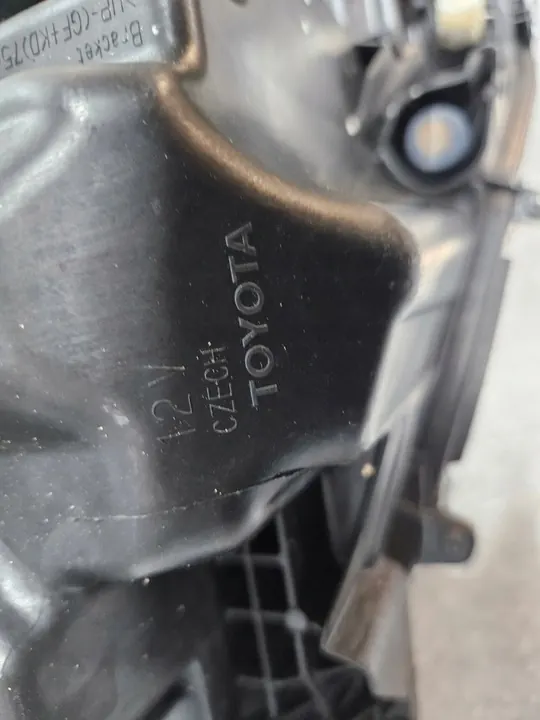 FARO IZQUIERDO TOYOTA YARIS IV P21 81170-K0060 OEM image 7