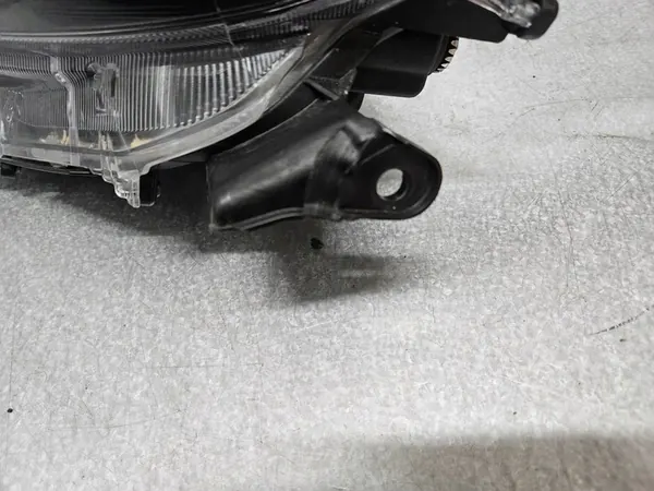 FARO IZQUIERDO TOYOTA YARIS IV P21 81170-K0060 OEM image 8