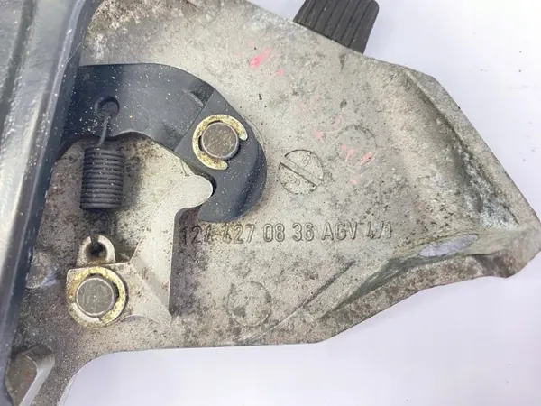 Mercedes Handrempedaal OEM 1244270836 Gebruikt image 10