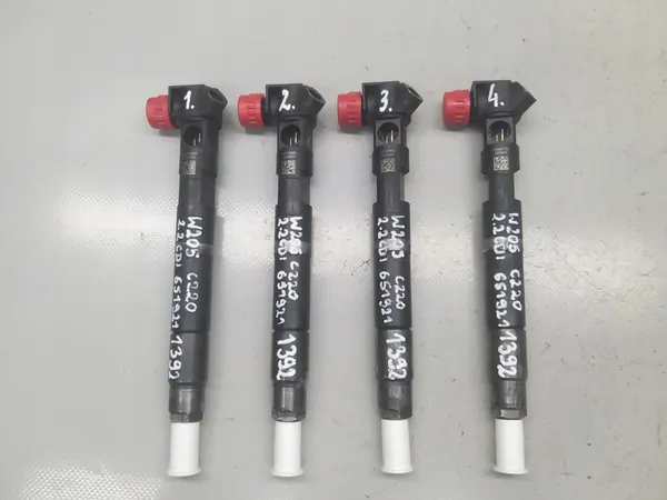 Conjunto de inyectores Mercedes W205 C220 2.2 CDI A6510703287 image 4