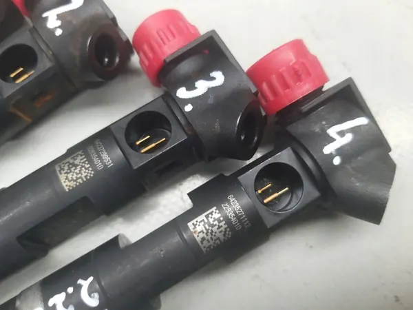 Conjunto de inyectores Mercedes W205 C220 2.2 CDI A6510703287 image 7