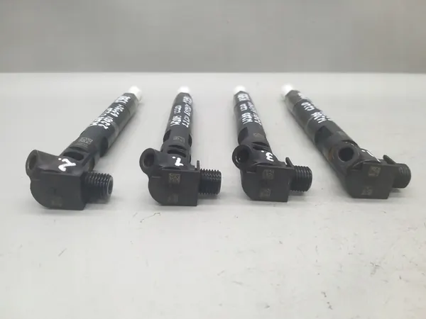 Conjunto de inyectores Mercedes W205 C220 2.2 CDI A6510703287 image 9