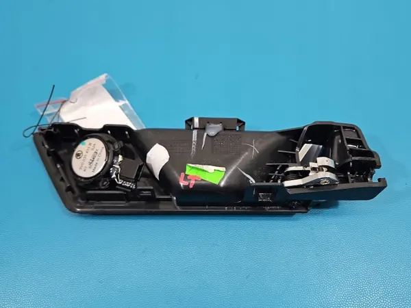 Inredningshandtag Vänster Bak OEM 3V0839221B image 3