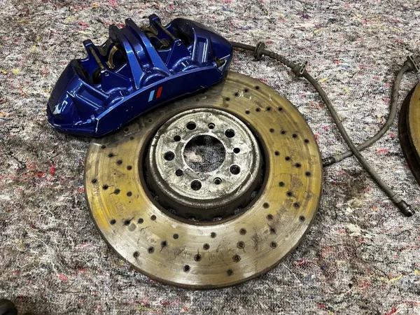 Set Bromsskivor & Bromsok OEM iscarparts BMW M5 F90 image 4