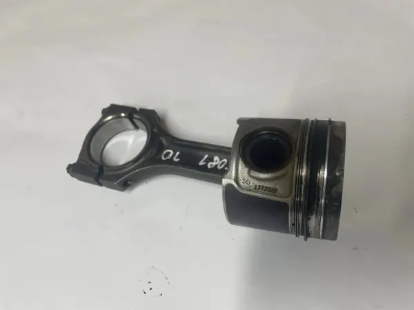 Piston MINI CLUBMAN F54 OEM 1372329 2.0L 2019 image 2
