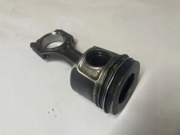 Piston MINI CLUBMAN F54 OEM 1372329 2.0L 2019 image 3
