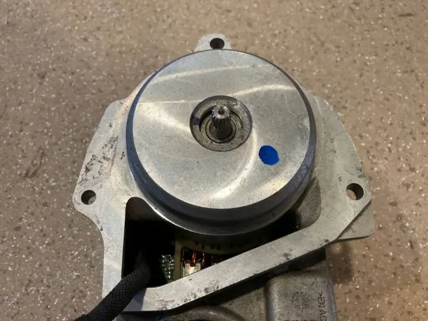 Moteur de direction assistée BMW OE OEM 6865552 d'occasion image 3