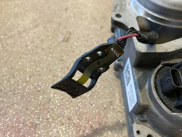 Moteur de direction assistée BMW OE OEM 6865552 d'occasion image 4