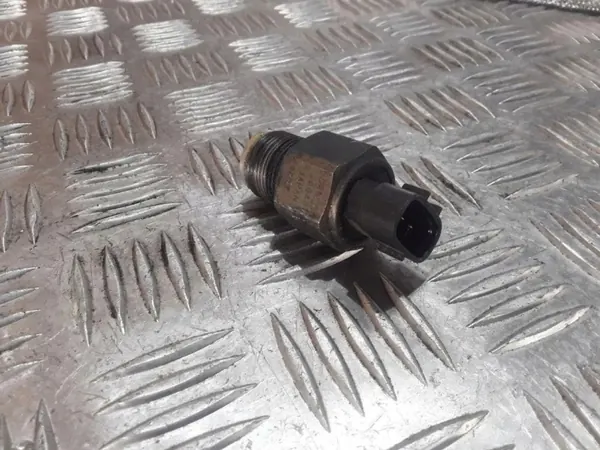 Sensor pressão combustível OEM 60409C03 Toyota Corolla image 2