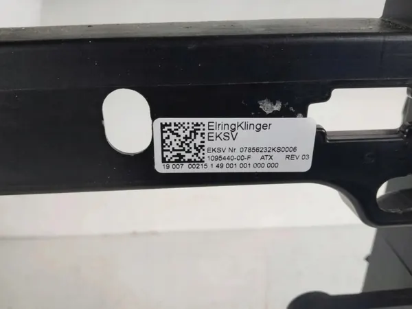 Tesla Model 3 kojetaulun vahvike OEM 109544000F image 4