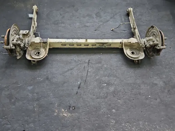 Viga de eje trasero OEM IMPRK1530391 Nissan Primastar image 2