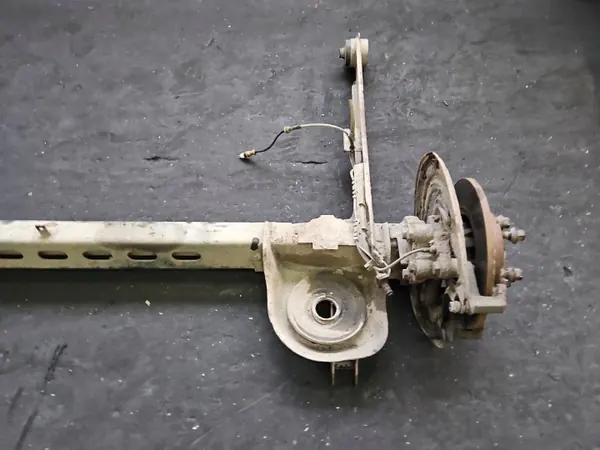 Viga de eje trasero OEM IMPRK1530391 Nissan Primastar image 4