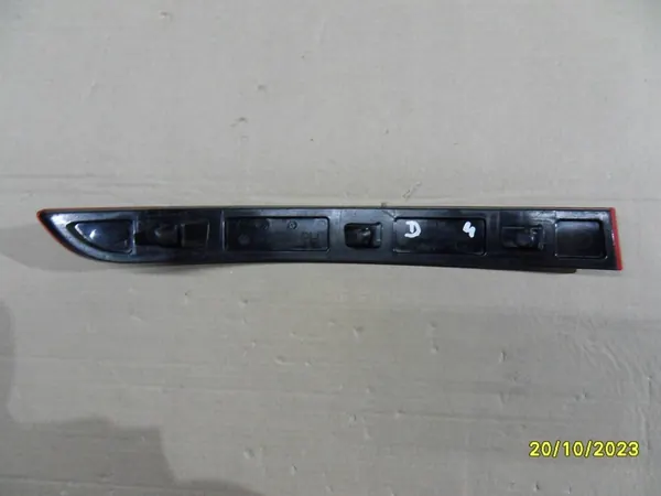 Takapuskuriheijastin Oikea VW Touran 07-10 image 4