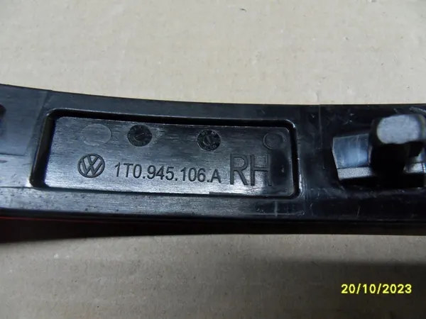 Takapuskuriheijastin Oikea VW Touran 07-10 image 5