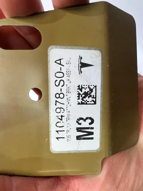 Support de coffre Tesla 3 OEM 1104978-S0-A image 4