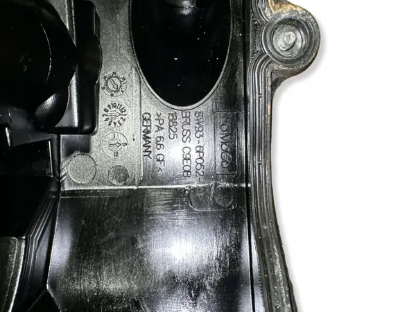 Tapa de válvulas Land Rover OEM 18825 - Usado image 5