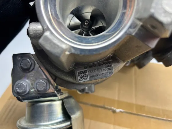 Audi A3 Q2 2.0TDI CRV Turbo OEM 04L253010K image 10