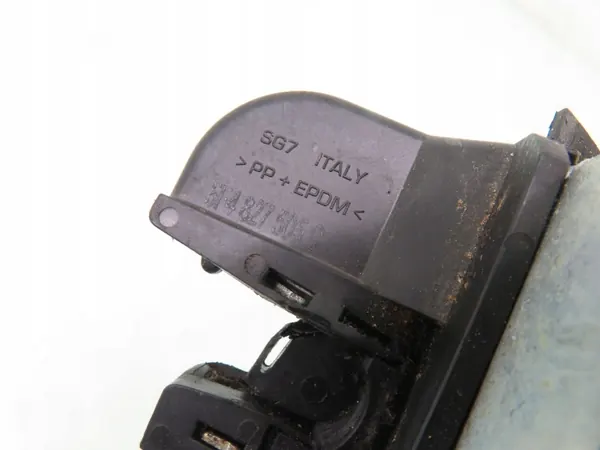 SEAT Leon III bakluckelås OEM 5F4827505C - Begagnad image 3