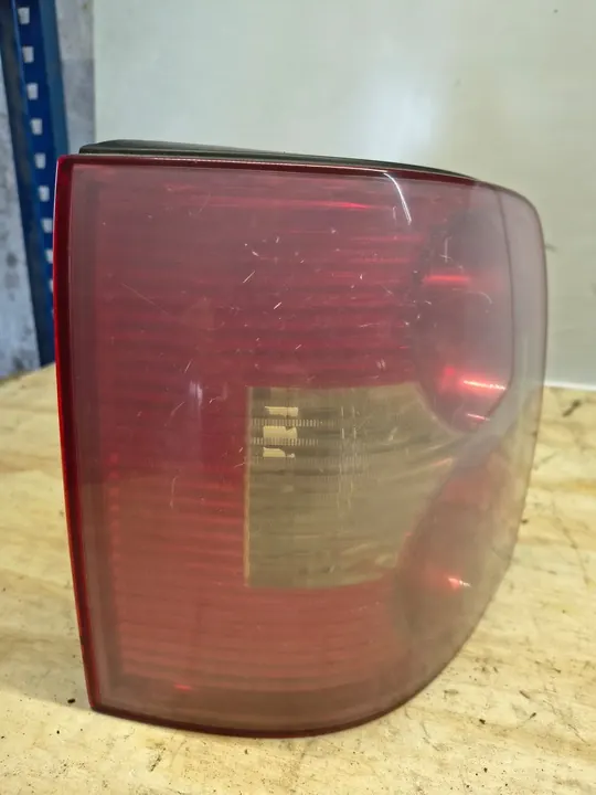 VW PASSAT B5 LIFT LÁMPARA TRASERA IZQUIERDA 3B9945095AA image 2